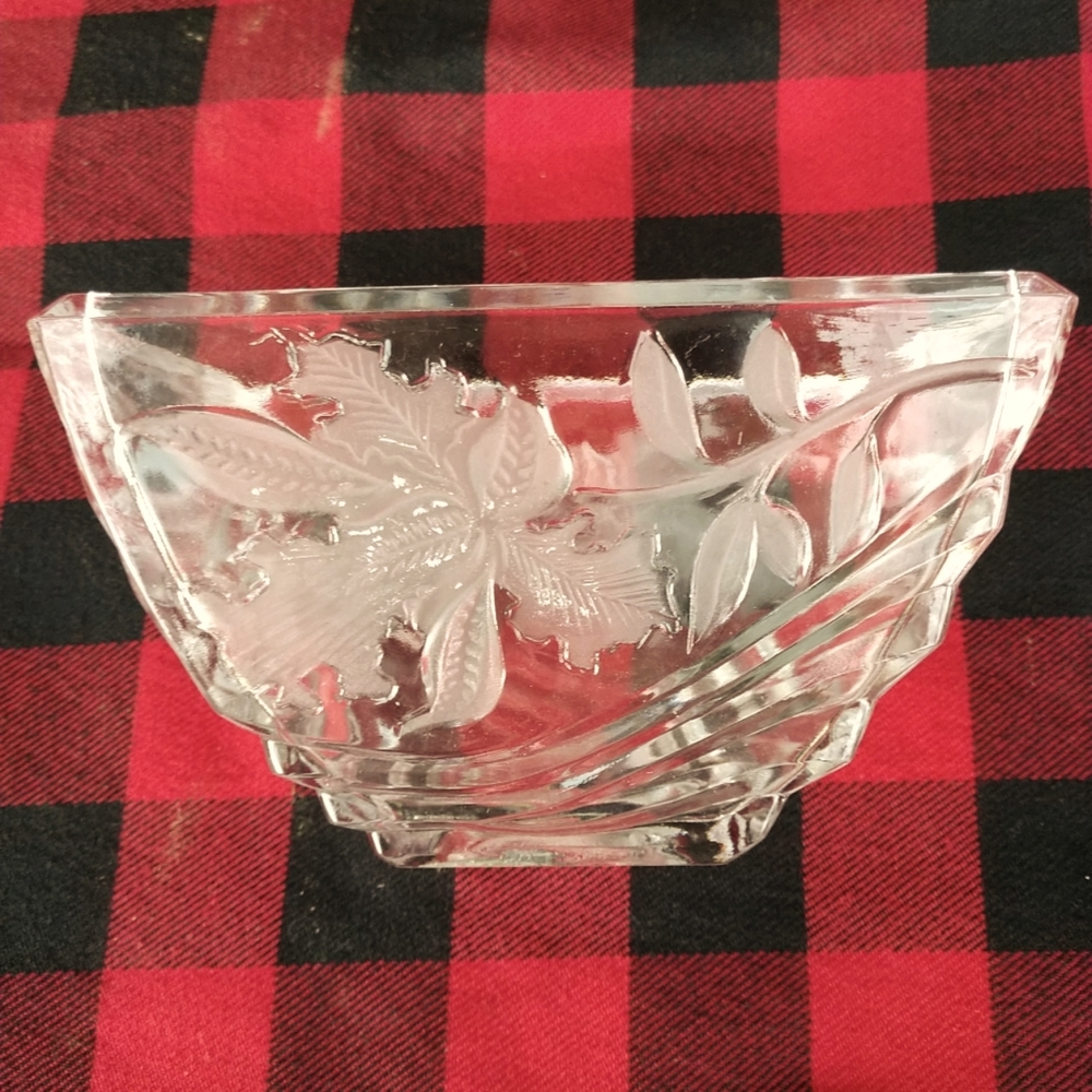 🌳VTG. Crystal Clear Oak Leaf Oblong Vase Beveled
